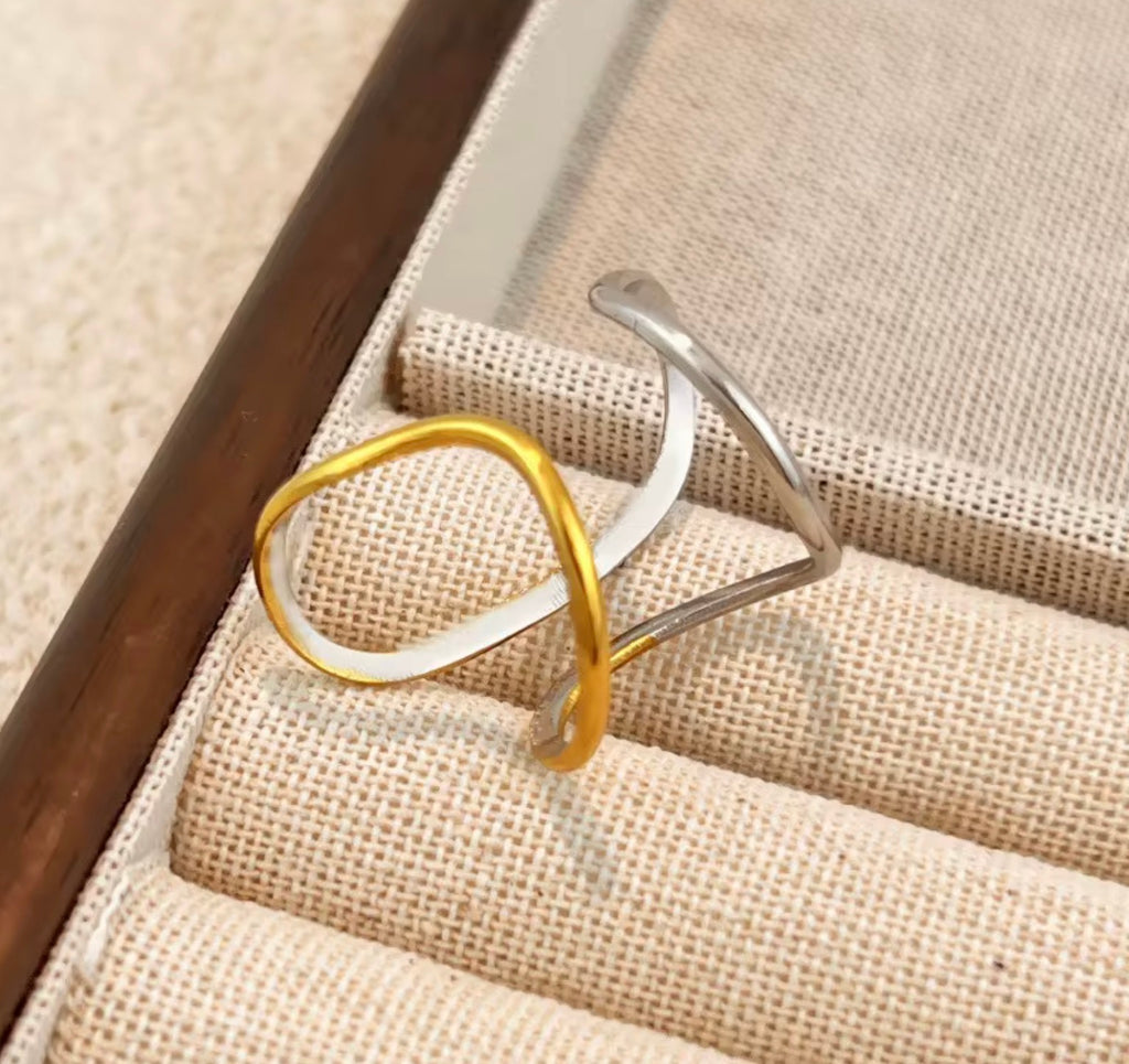 Assorted Two-Tone Rings – Set of 3