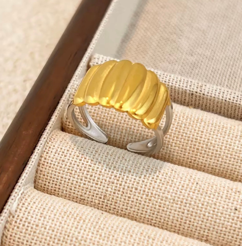 Assorted Two-Tone Rings – Set of 3